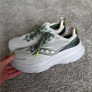 Saucony Guide 17 White and Gray Running Shoes